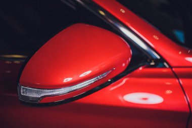 Spor araba yan ayna yukarı kapatın