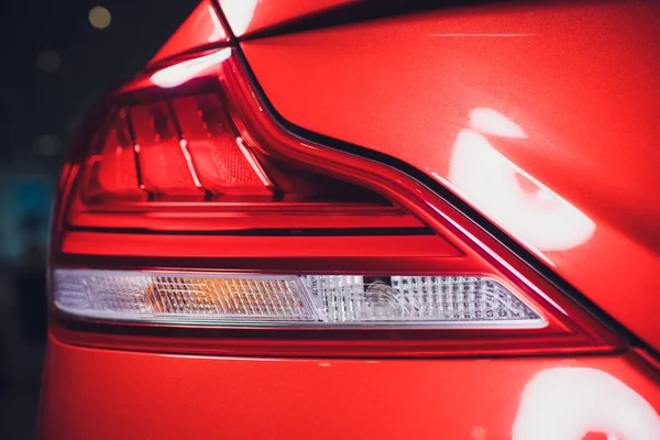 자동차 시리즈를 자세하게 설명: 근접 촬영 빨간 차 차가 — 스톡 사진