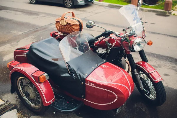 UFA, RÚSSIA - Maio 5,2018: Motocicleta permanece ainda na rua da cidade, um close-up — Fotografia de Stock