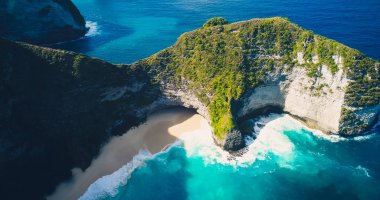Manta Körfezi veya Kelingking Sahili Nusa Penida Adası, Bali, Endonezya