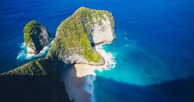 Manta Körfezi veya Kelingking Sahili Nusa Penida Adası, Bali, Endonezya