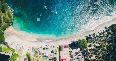 Drone görünümü okyanus dalgaları seashore buzlu isabet ile