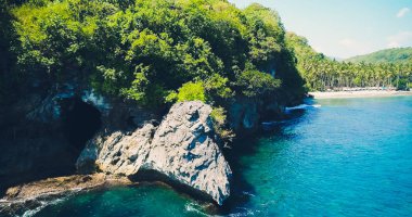 Drone görünümü okyanus dalgaları seashore buzlu isabet ile