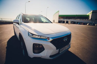 Ufa, Rusya Federasyonu - 1 Ağustos 2018: Hyundai Santa Fe 2018 yeni suv araba