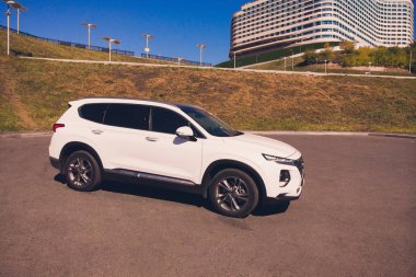 Ufa, Rusya Federasyonu - 1 Ağustos 2018: Hyundai Santa Fe 2018 yeni suv araba görünümü yukarıdan