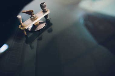 Düzeltme çatlamak ön cam tamir araçları kullanarak eş