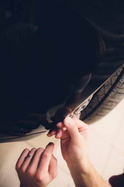 Çalışan eller yükler araba boya koruma filmi