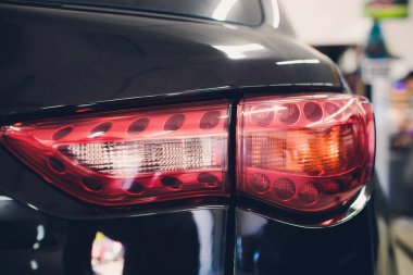 Stop lambası ya da arka ışık modern araba showroom