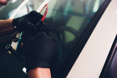 Çatlamak ön cam tamir için onarma araçlarını kullanma