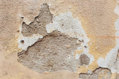 doku, arka plan: badana çökmekte sıva peeling ile eski beton duvar
