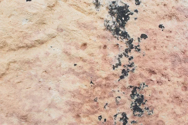 Скелясті шари - різнокольорові утворення гірських порід, що укладаються протягом сотень років. Цікавий фон з захоплюючою текстурою . — стокове фото