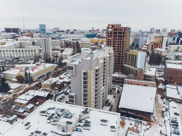 Snow covered city town and village houses in daylight with fresh snow and covered roofs. — Stock Photo, Image