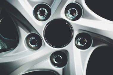 Hafif alaşım disk üzerinde modern otomotiv tekerlek