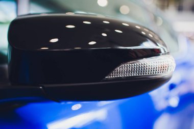 yan dikiz aynası modern araba