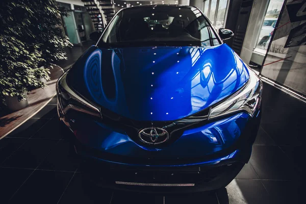 Ufa, Oroszország - június 05 2018: Toyota Ch-R 2018 auto show autó eladó — Stock Fotó