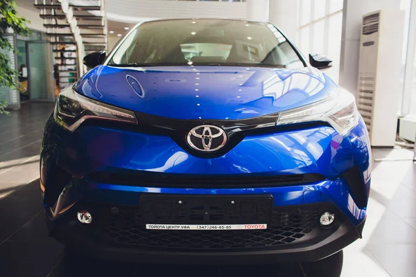 UFA, Ρωσική Ομοσπονδία - 05 Ιουνίου 2018: 2018 Ch-R Toyota αυτόματη εμφάνιση πώληση αυτοκινήτων — Φωτογραφία Αρχείου