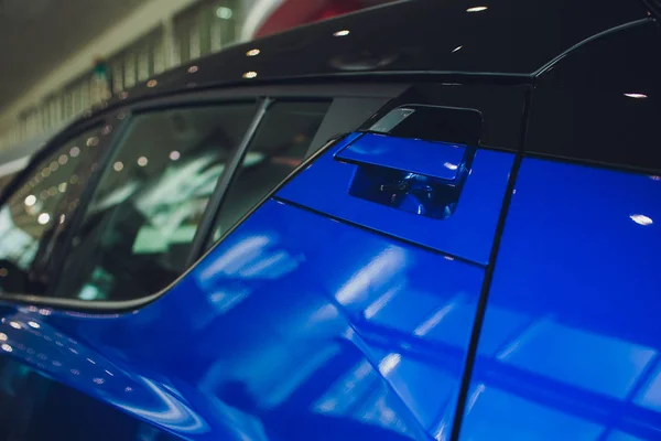 Photo abstraite poignée de porte de voiture bleu et serrure — Photo
