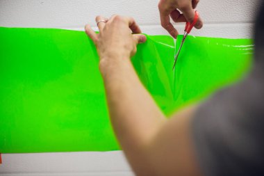 Araba Atv kaydırma uzmanları araç yeşil vinil film veya folyo ile sarma