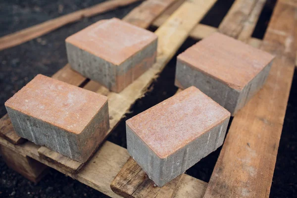 Ladrillo para la construcción en obra . — Foto de Stock