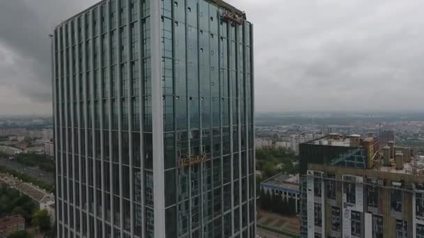 玻璃摩天大楼立面对高层建筑的抽象反射. — 图库视频影像