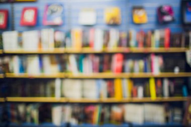 Çizgi romanlarda bookshelf arka plan mağaza için yer.