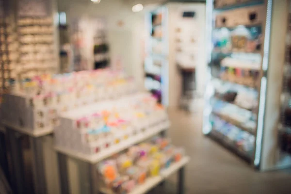 Imagem turva da loja de cosméticos. Fundo da loja de cosméticos . — Fotografia de Stock