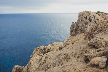 Cape Formentor Coast Kuzey Mallorca, İspanya fenerinde. Sanatsal gündoğumu ve alacakaranlık landascape.