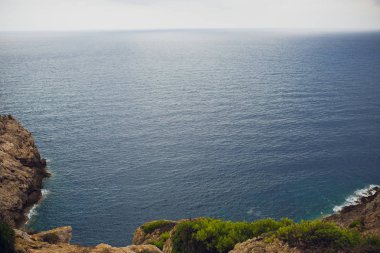 Deniz feneri ve bakış açısı Cap de Formentor. Turistik. Mallorca Island Sahil akşam. Dağ. Balears Adaları. İçinde belgili tanımlık kış manzara. Büyük sahne. Manzara güzel.