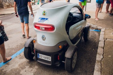 Barcelona, İspanyolca - 07 Nisan 2018: Renault Twizy Z.E. elektrikli otomobil açık, hibrid araçlar.