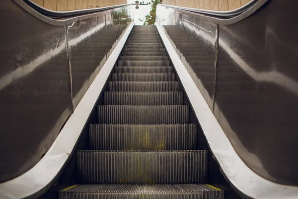 Modern luxury escalators with staircase at airport. — Stock Photo, Image