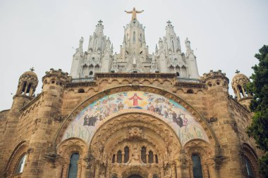Tapınak Tibidabo Barcelona, İspanya üzerinde İsa'nın kutsal kalbi.
