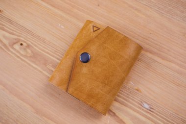 deri usta yapımı ürünler atölye Studio masada çalışma.