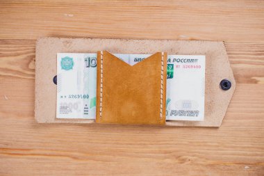 deri Usta yapımı ürünler tablo atölyesinde çalışan stüdyo ruble ovmak