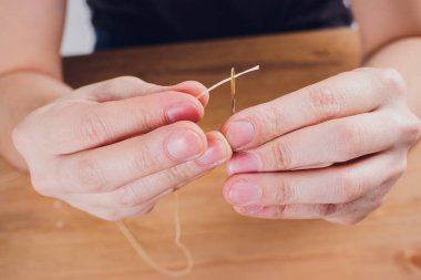 deri usta yapımı ürünler atölye Studio masada çalışma.