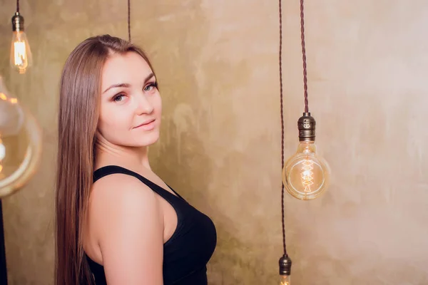 Chica lámparas eléctricas y pared de ladrillo — Foto de Stock