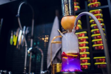 nargile. modern meyve nargile. cep şişesi. kase. Ağızlık. portakal, greyfurt