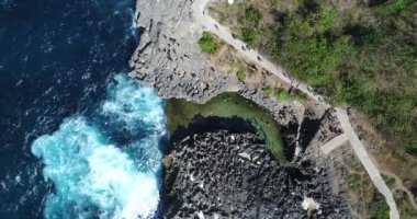 Melekler Billabong plaj, doğal havuzu Nusa Penida Adası üzerinde Klingung regency, Bali, Endonezya