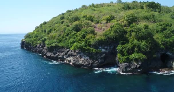 Manta Bay eller Kelingking Beach på Nusa Penida Island, Bali, Indonesien — Stockvideo