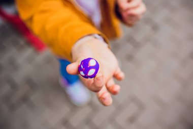 Renkli otomat oyuncak konteynerler