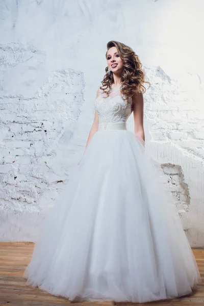 Mariée robe de mariée blanche mariage amour femme fille . — Photo