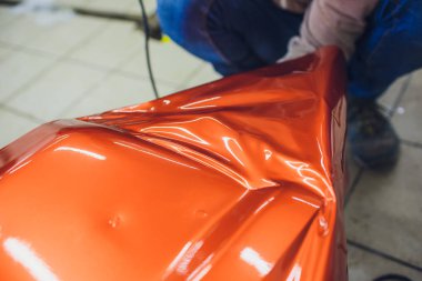 Araba kaydırma uzman vinil folyo ya da film araba kaydırma koruyucu film yat, tekne, gemi, Araba, mobil ev koyarak. saç kurutma makinesi ve süs plastik yumuşak zor çekçek ile Isıtma portakal film