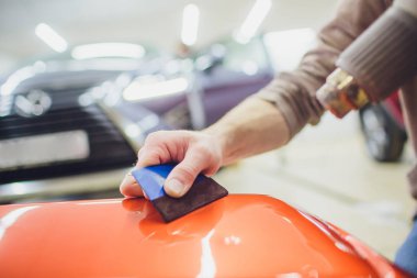 Araba kaydırma uzman vinil folyo ya da film araba kaydırma koruyucu film yat, tekne, gemi, Araba, mobil ev koyarak. saç kurutma makinesi ve süs plastik yumuşak zor çekçek ile Isıtma portakal film
