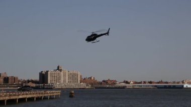 New york, New york, Usa. 2 Eylül 2016: Nypd Bell 429 helikopter gökyüzünde Brooklyn New York maratonunu başlangıç sırasında güvenliğin sağlanması