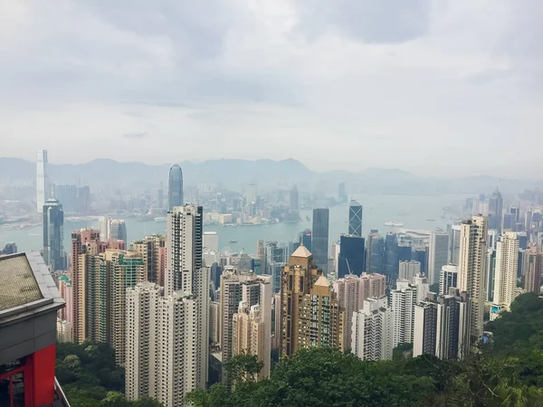 CIUDAD DEL SINGAPUR, SINGAPUR: 11 DE ABRIL DE 2017: edificios altos —  Fotos de Stock