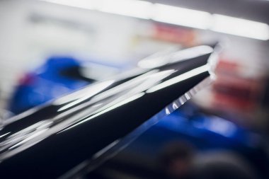 İşçi el araba boya koruma film sarma hood yükler