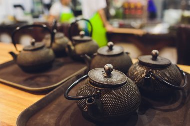 çay seti siyah tablo üst görünümünde kopya alanı ile Japon Çin ve oryantal tarzı.