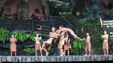 Hong Kong - 2 Mayıs 2018: Performans sırasında Hong Kongs Cheung Chau Bun Festivali, geleneksel Çin müziği performansı veren Chinas kültürel miras maddi olmayan bir parçası listelenir.