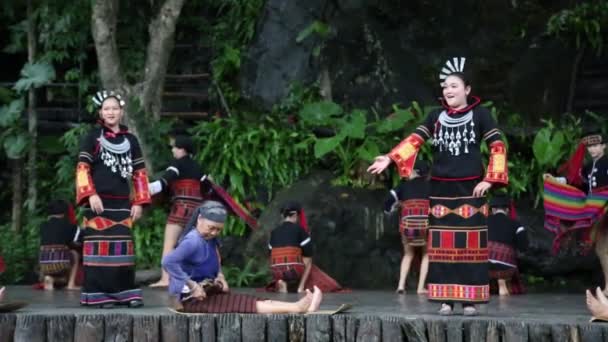 Hong Kong - May 2, 2018: Performers are giving traditional Chinese music performance during Hong Kongs Cheung Chau Bun Festival, which is listed an intangible part of Chinas cultural heritage. — Stock Video