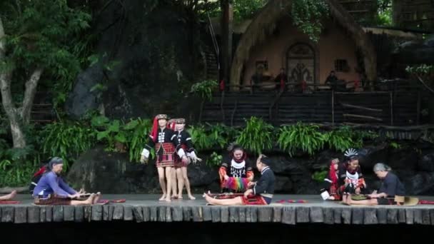 Hong Kong - May 2, 2018: Performers are giving traditional Chinese music performance during Hong Kongs Cheung Chau Bun Festival, which is listed an intangible part of Chinas cultural heritage. — Stock Video