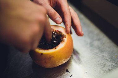 aromalı Nargile tütün ve meyve, bir kâse greyfurt.